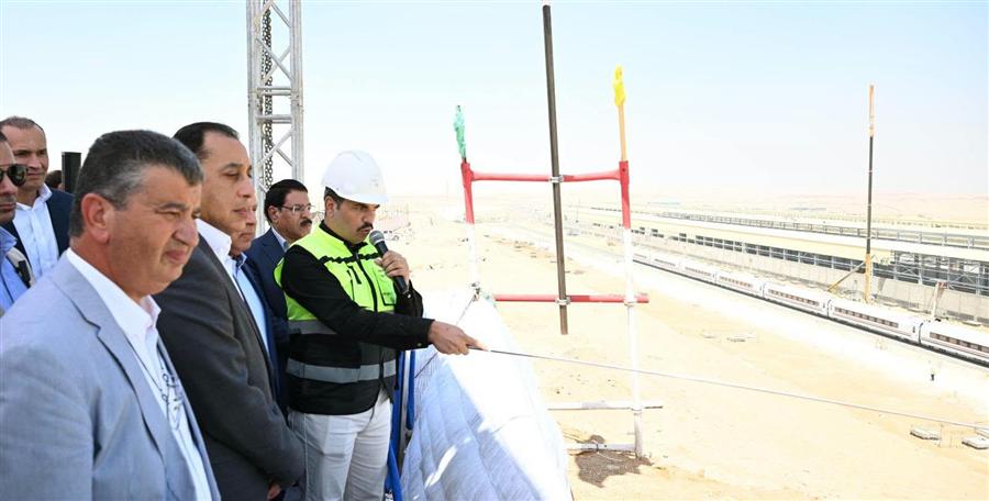 رئيس الوزراء يتفقد تنفيذ الخط الأول من القطار الكهربائي السريع